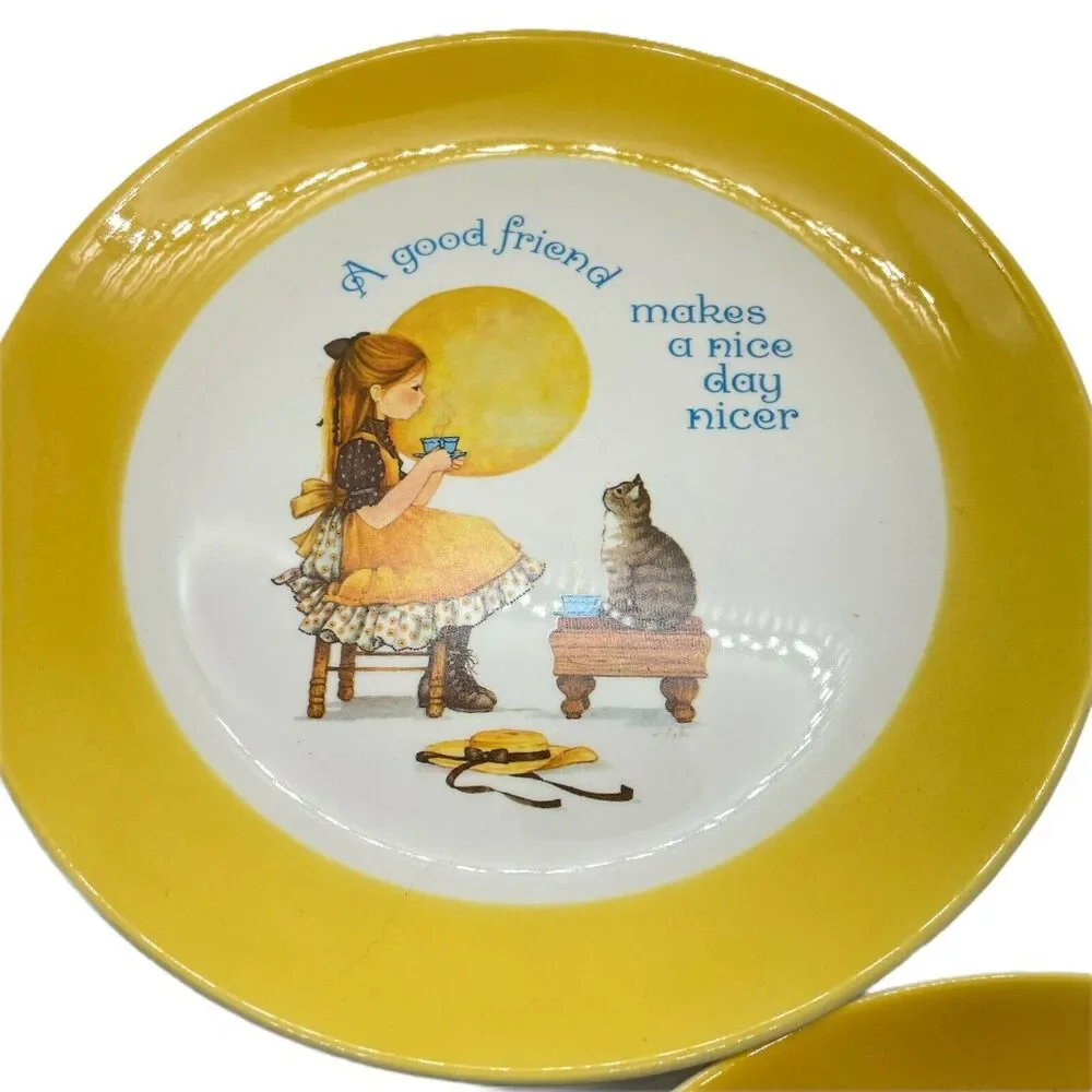 Dear Hearts White Yellow Round Shaped Keepsake Plate Set Of Two Vintage 1973
